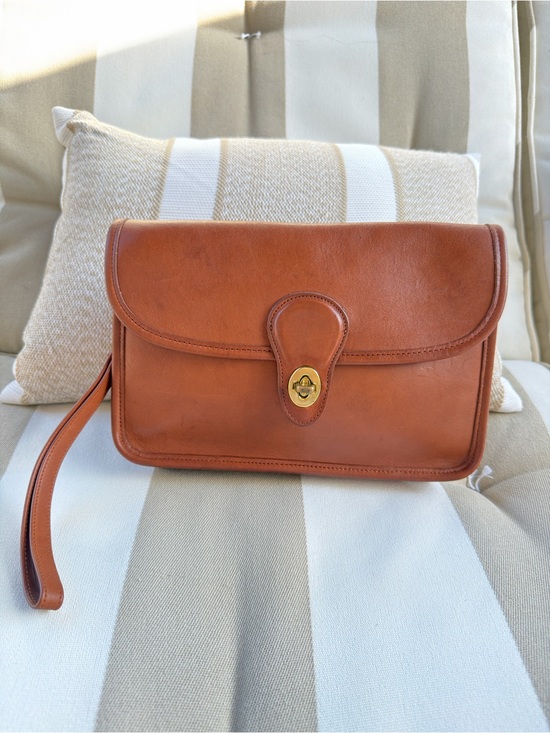 Coach Handbags - COACH Vintage Clutch Wristlet 9971 British Tan Glovetanned Leather with Hang tag